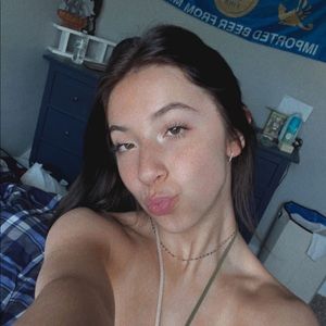 Meet your Posher, Elise